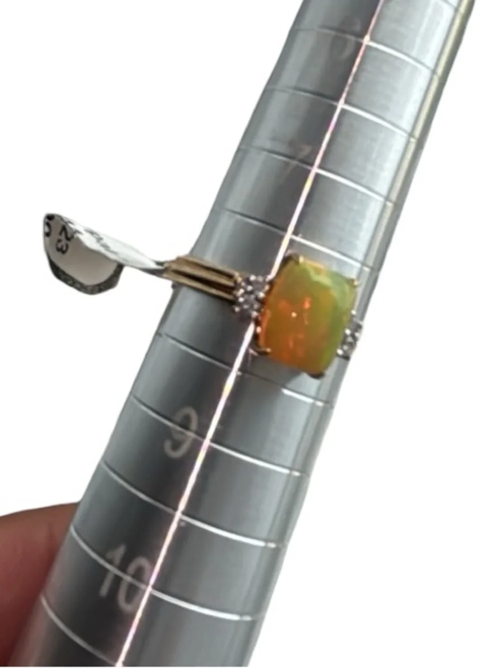 Exquisite 14k Gold Opal and Diamond Ring
